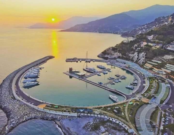 Appartamento Casa Fronte Mare Ventimiglia Esterno foto