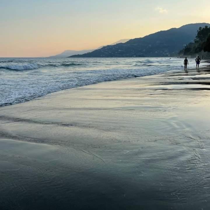 Appartamento Casa Fronte Mare Ventimiglia Esterno foto