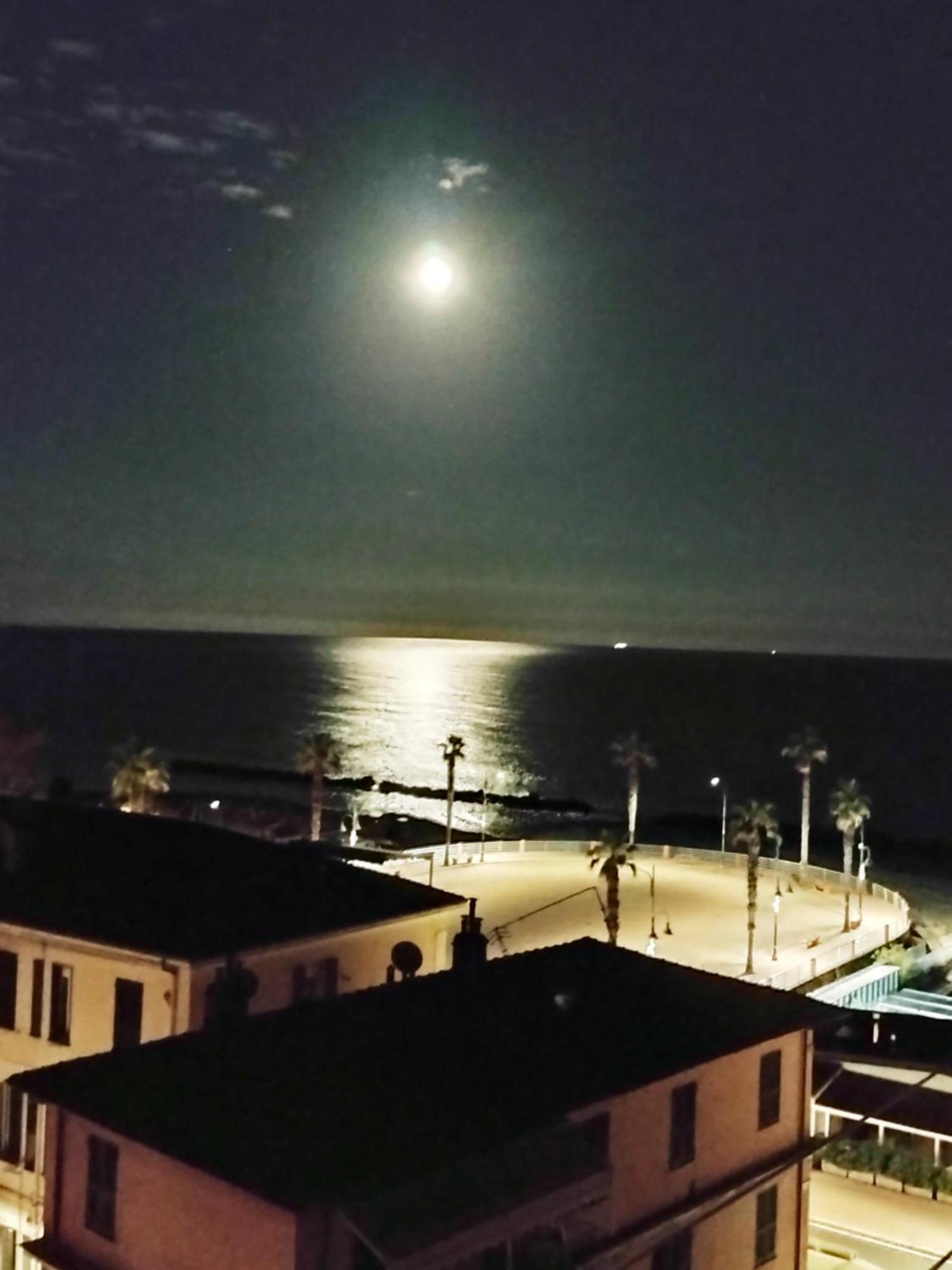 Appartamento Casa Fronte Mare Ventimiglia Esterno foto